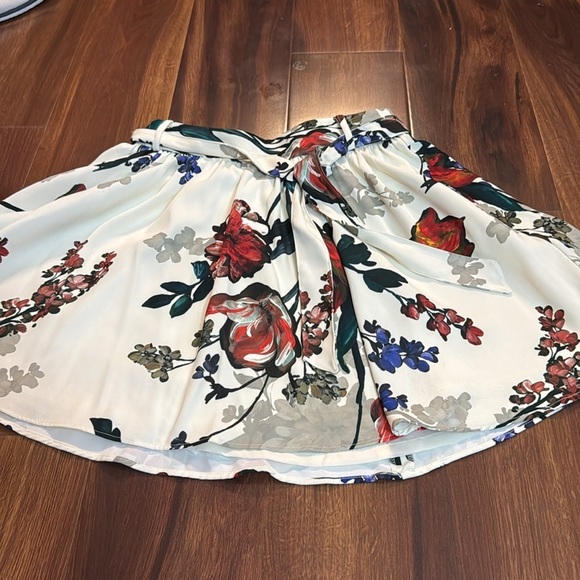 EXPRESS Floral Skirt Size 0 - Picture 8 of 8